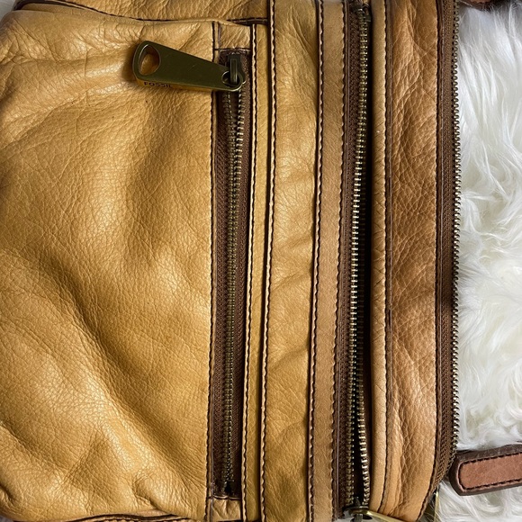 Fossil Tan Yellow Leather Crossbody Purse, Vintage with Adjustable Strap - Picture 4 of 12